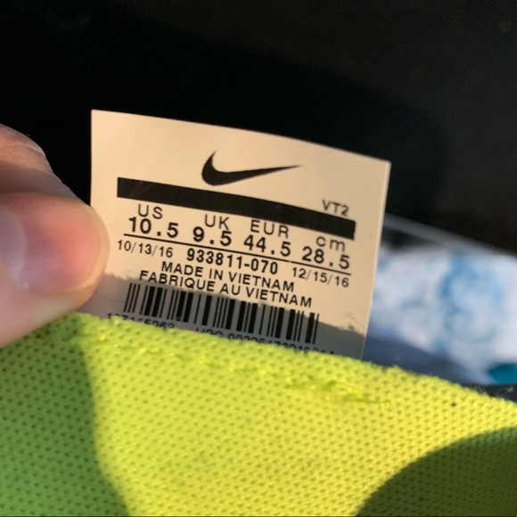 Men’s 10.5, run small and narrow - Picture 4 of 5